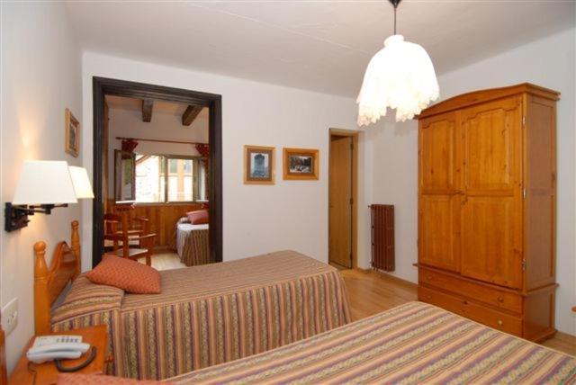 Hotel Roya Espot Dış mekan fotoğraf